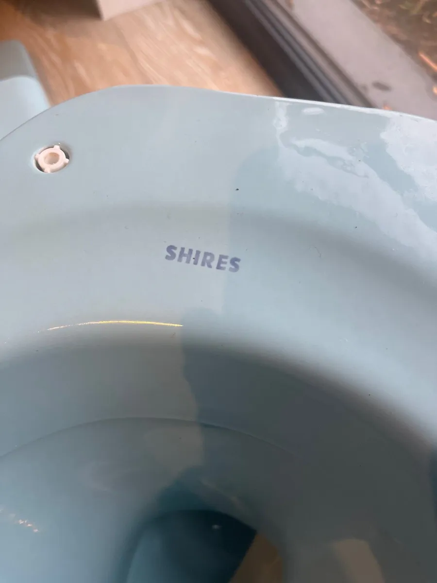 Vintage Shires Sky Blue toilet and pedastle sink - Image 4