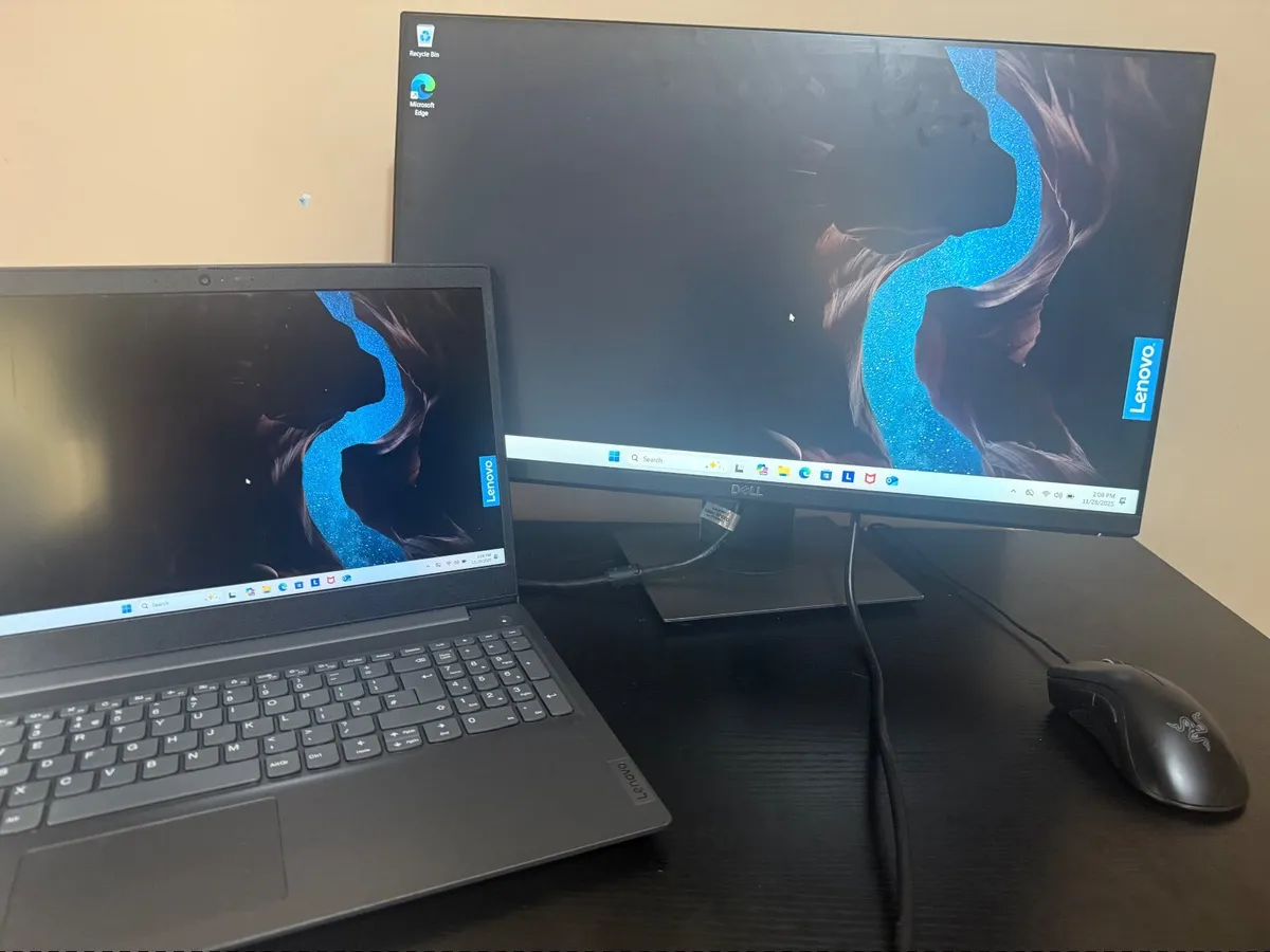 Laptop + Monitor - Image 1