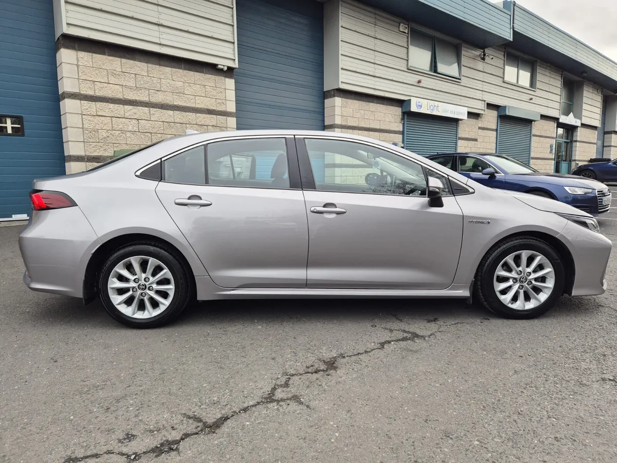 TOYOTA COROLLA  / 2020 / 1.8 PETROL HYBRID / AUTO - Image 4