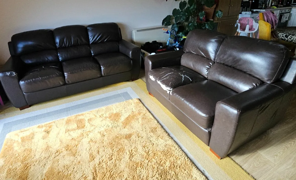 Couches 3+2 Free - Image 1