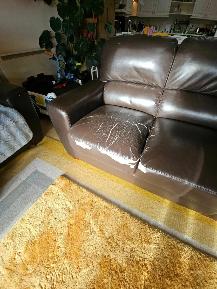 Couches 3+2 Free - Image 4