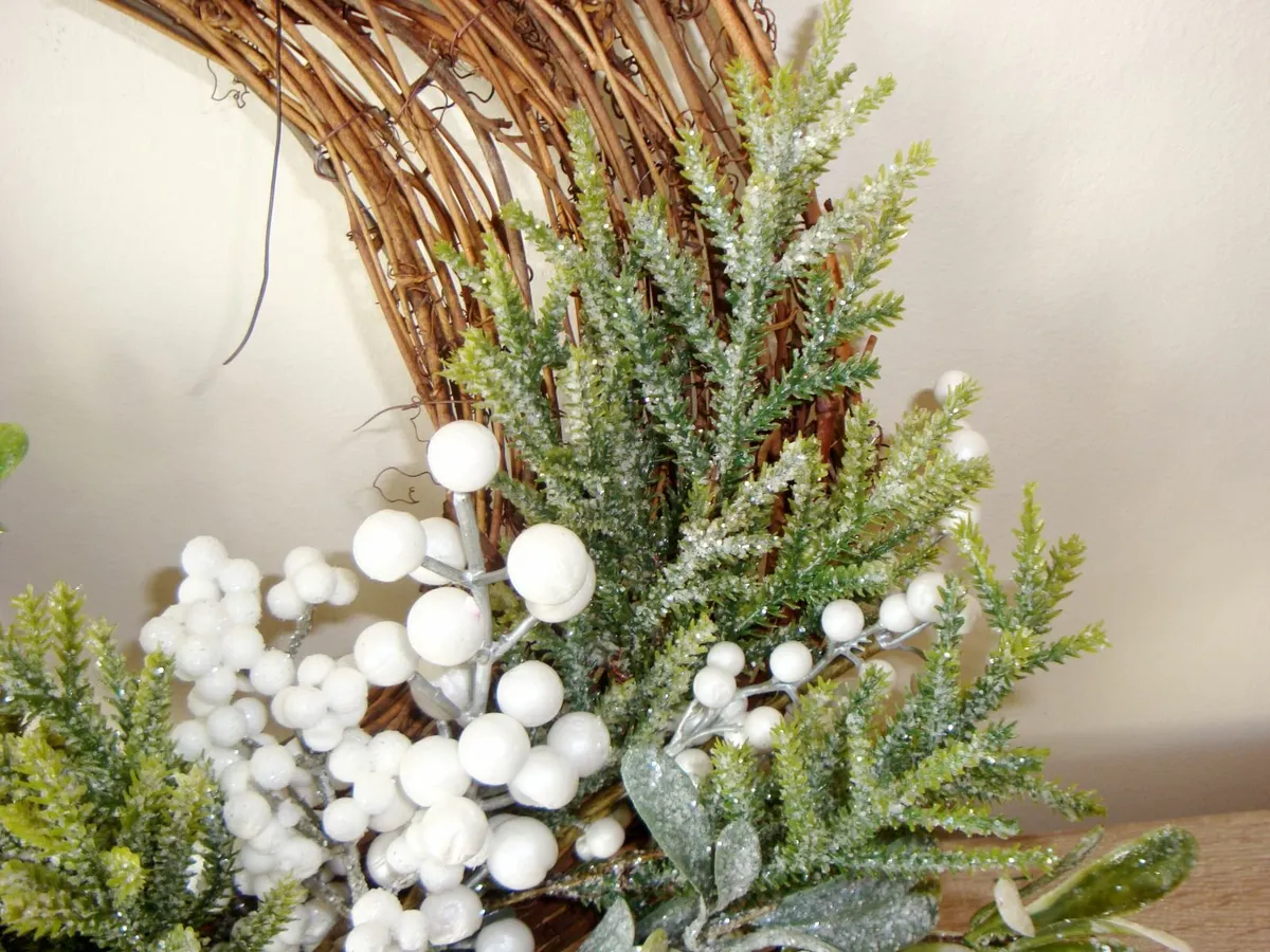 Natural wreath with white berries 50cm - NEW - Image 2