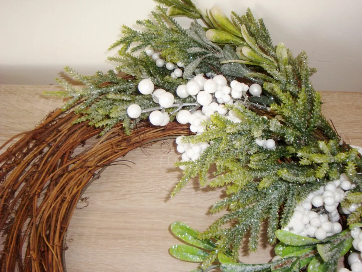 Natural wreath with white berries 50cm - NEW - Image 4