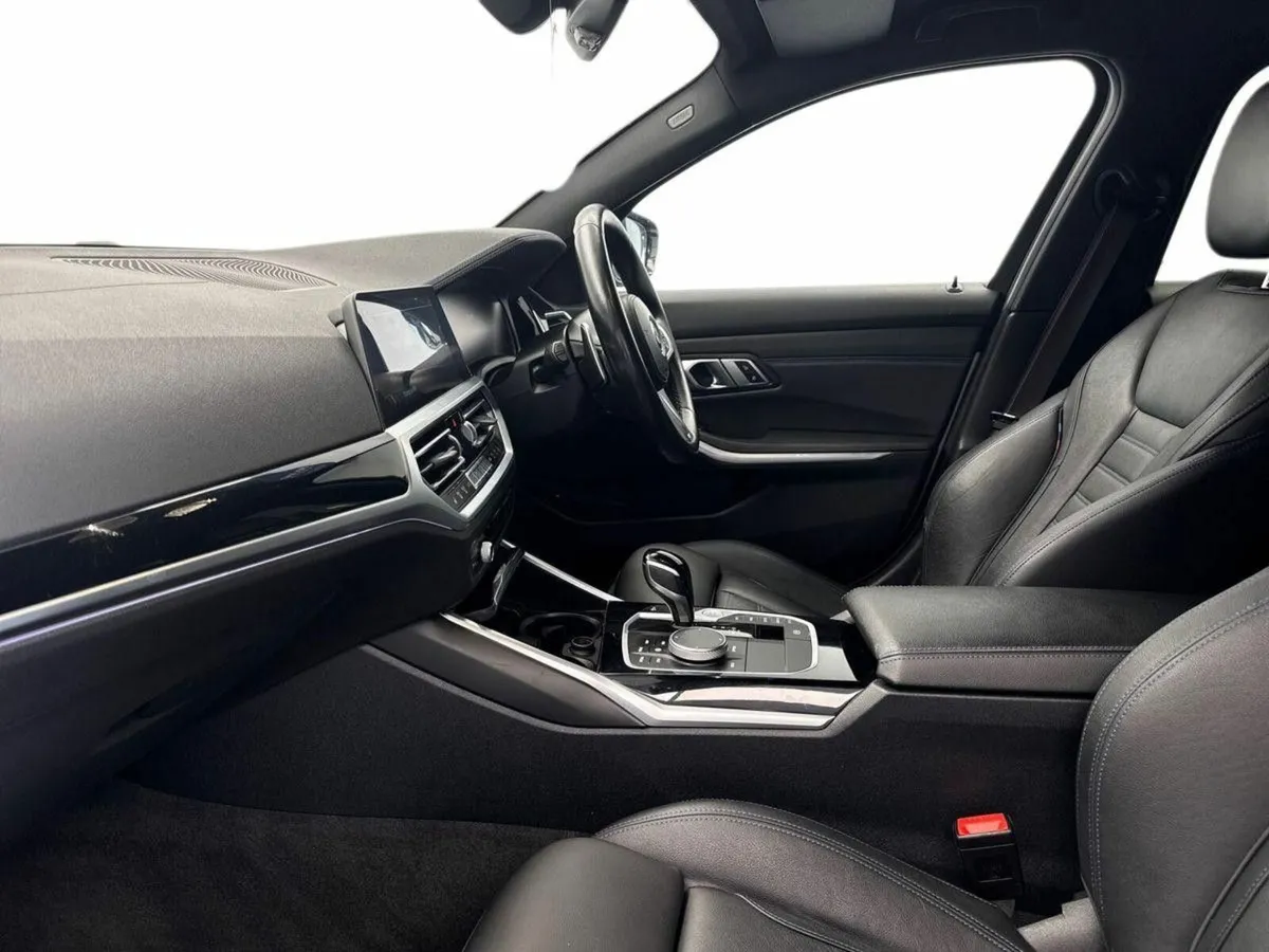 BMW 3-Series M SPORT AUTO 330E *FREE HAMPER* €120 - Image 4