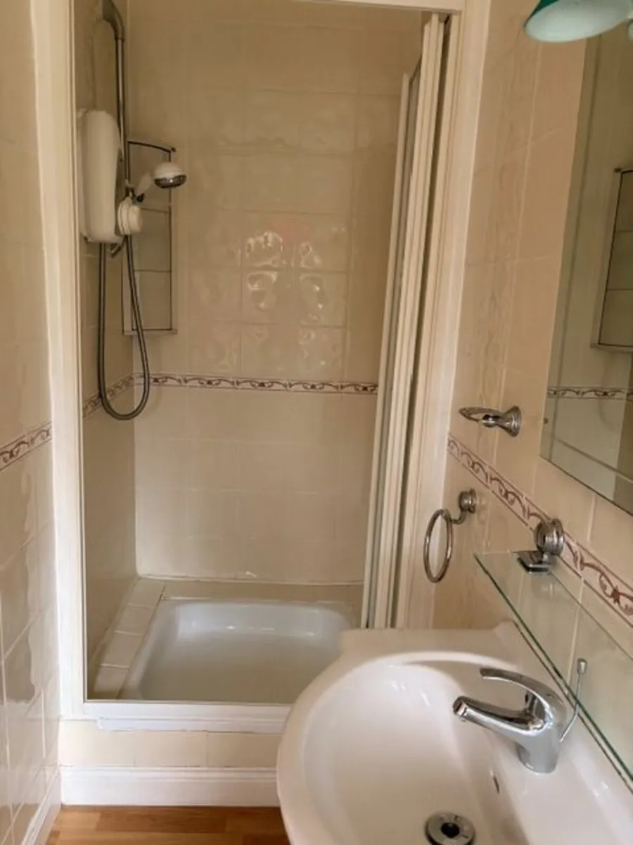 Bathroom suites for sale - Image 2