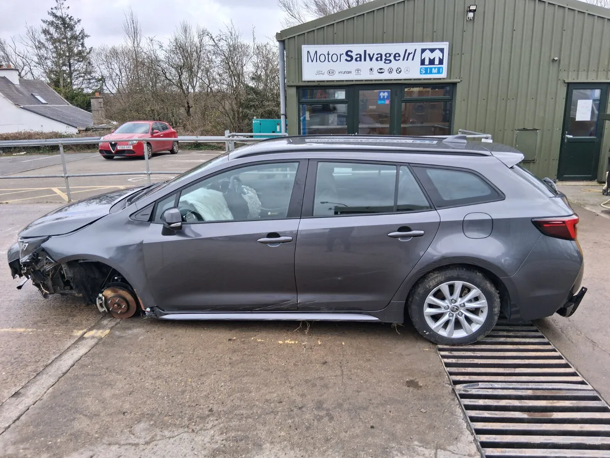 2025 TOYOTA COROLLA   1.8 hybrid (for parts only) - Image 1
