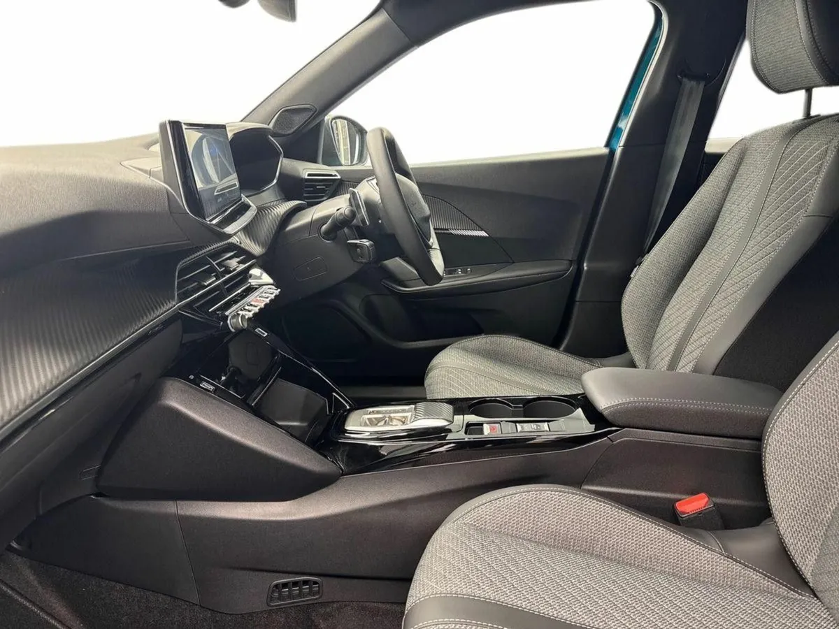 Peugeot 2008 1.2 ALLURE HYBRID AUTO *€500 DUNNES V - Image 2