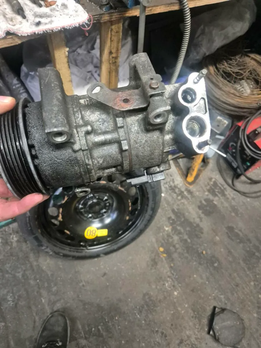 2014Peugeot 208 - Image 2