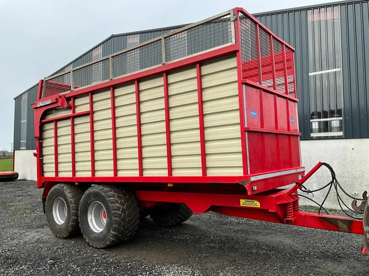 JOHNSTON 18ft TWIN AXLE SILAGE TRAILER - Image 1