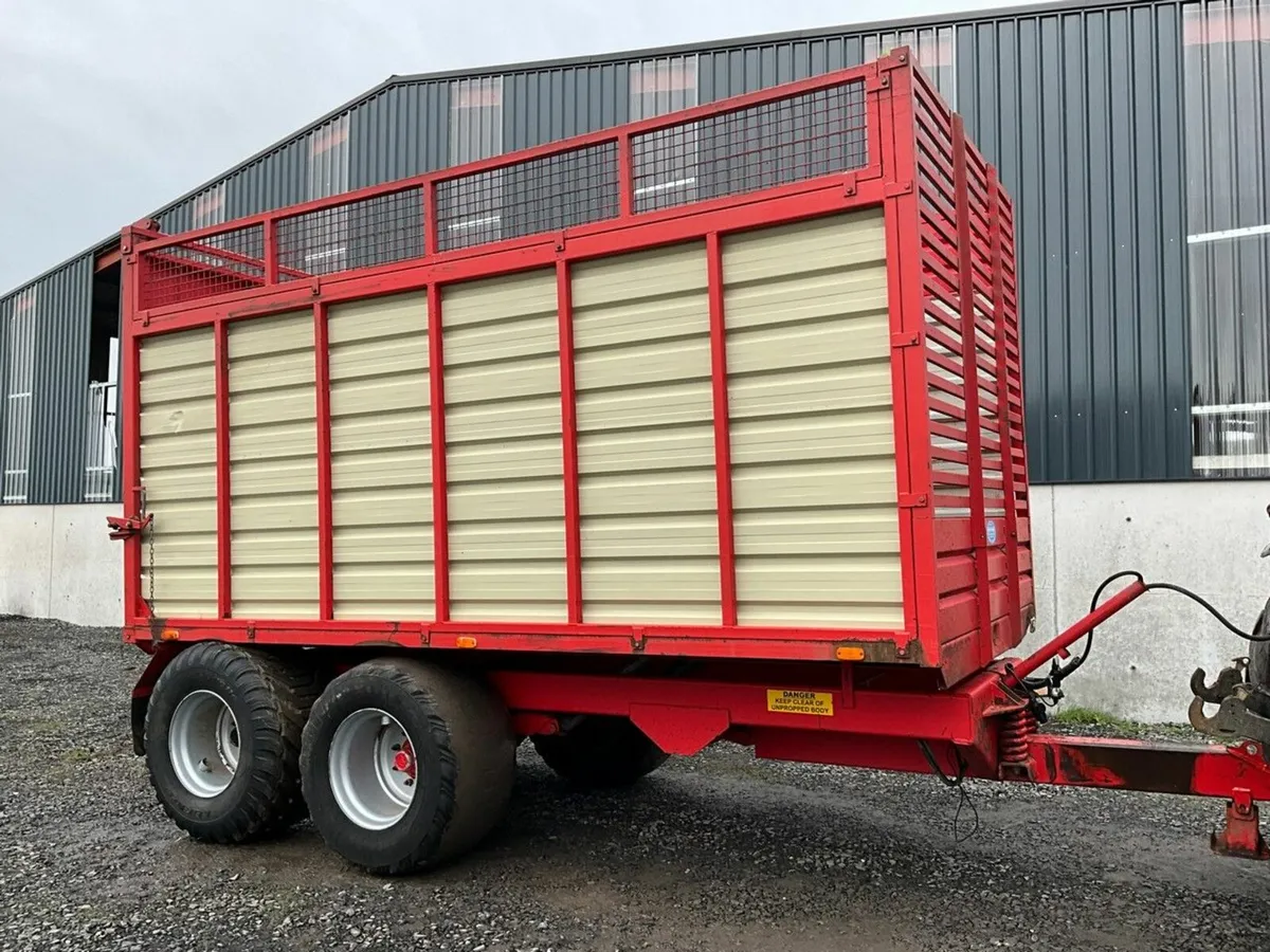 JOHNSTON 18ft TWIN AXLE SILAGE TRAILER - Image 2
