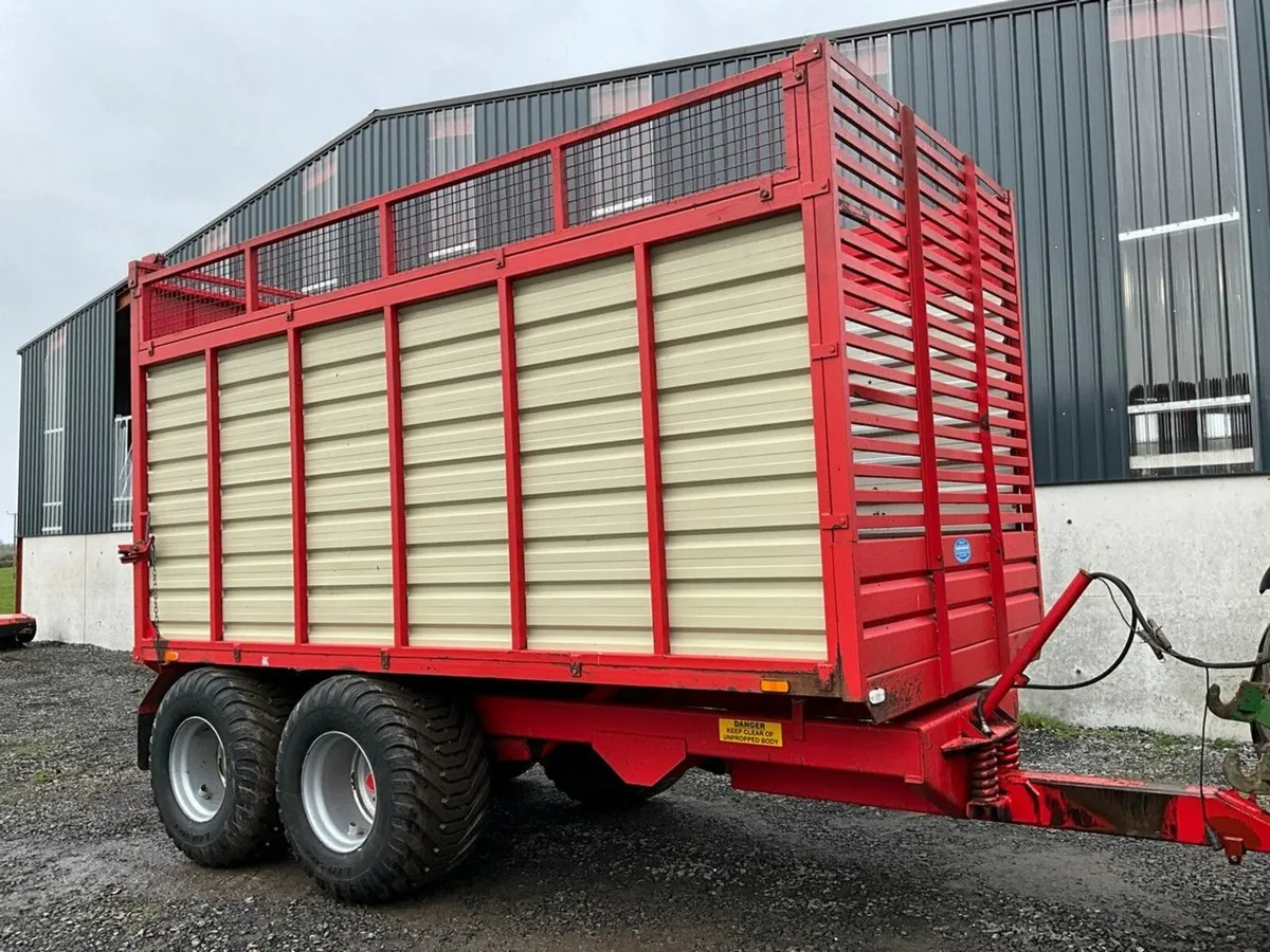 JOHNSTON 18ft TWIN AXLE SILAGE TRAILER - Image 4