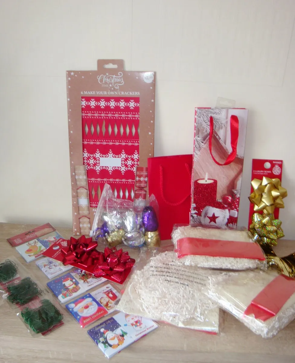 Christmas wrapping gift essentials - Image 1
