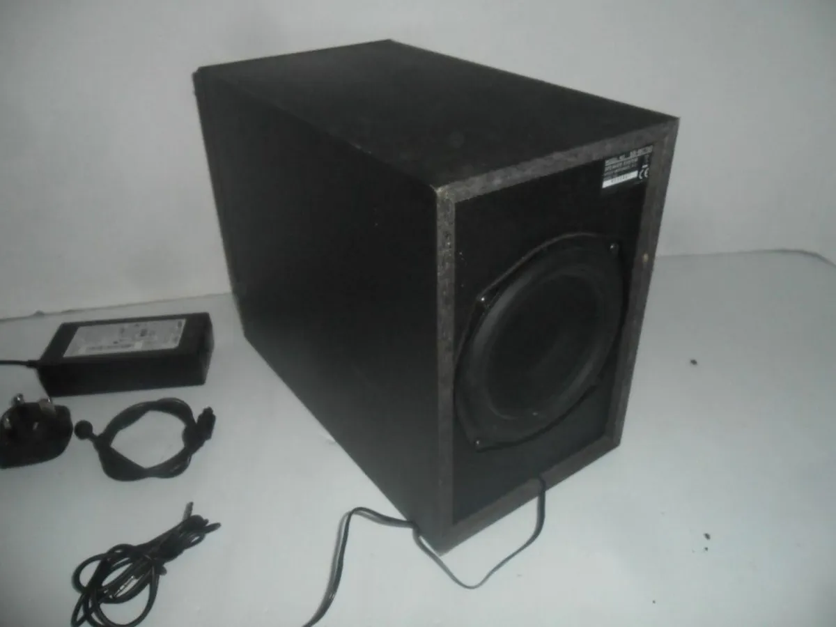 Samsung sound bar with sub - Image 4