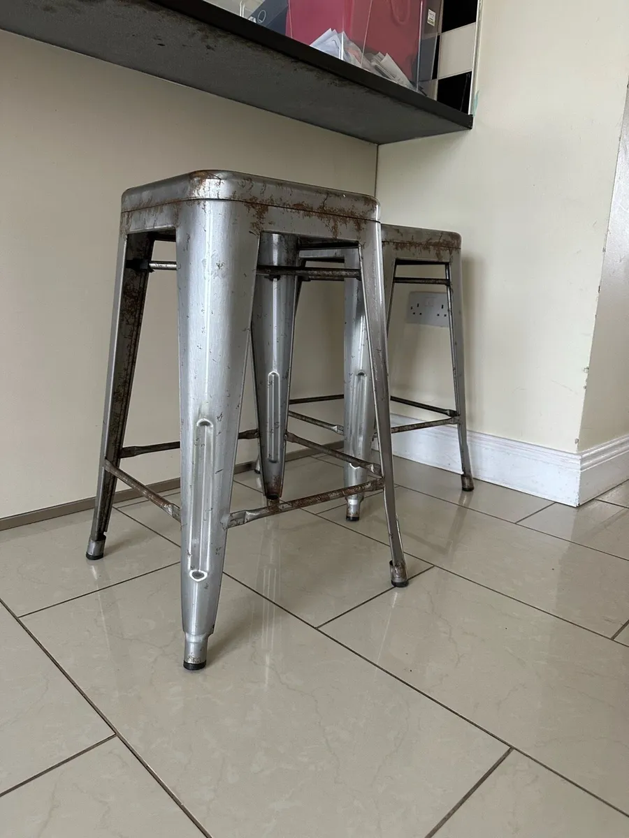 Metal high stools - Image 2
