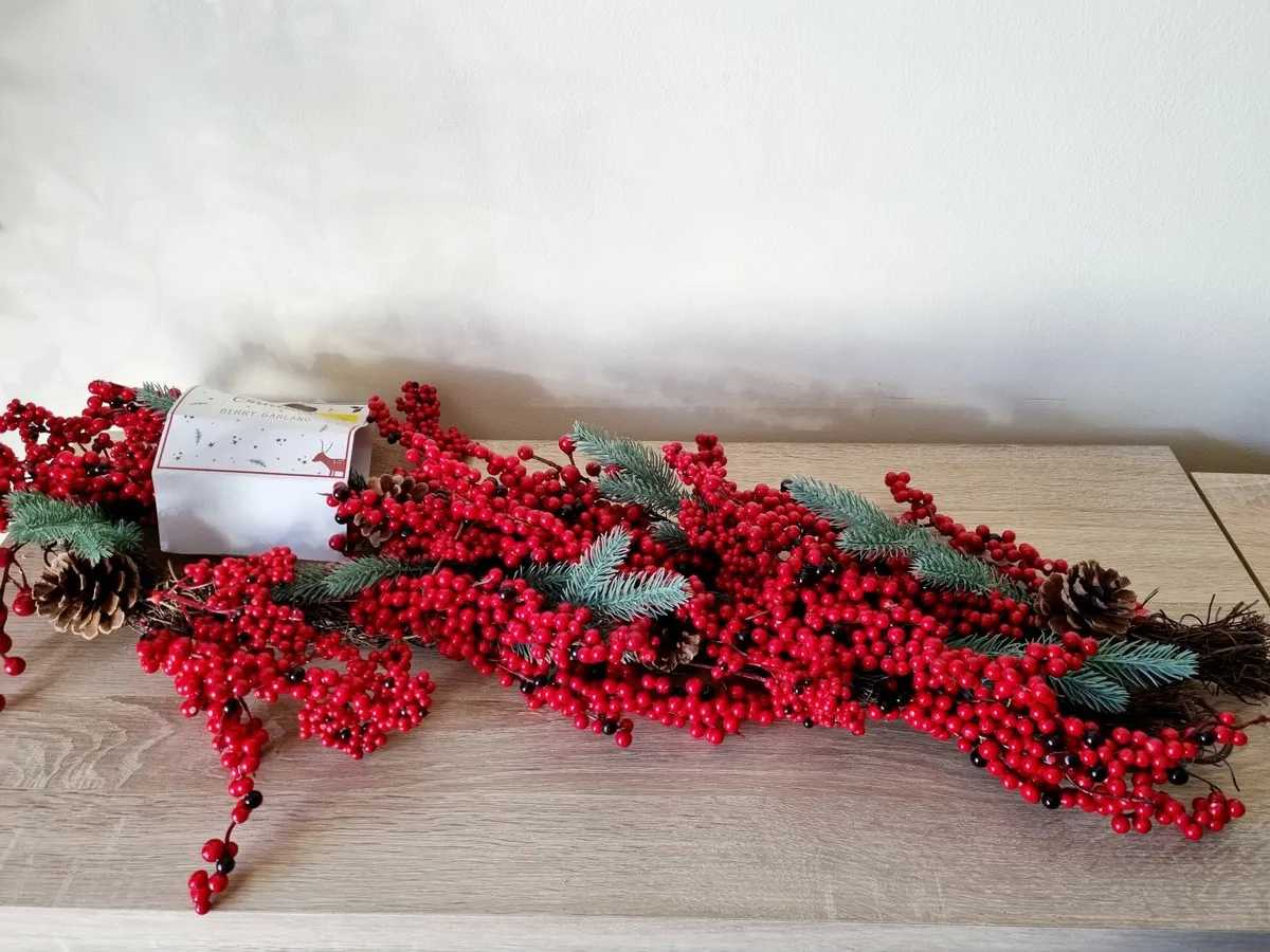 Red berry garland - NEW - Image 1
