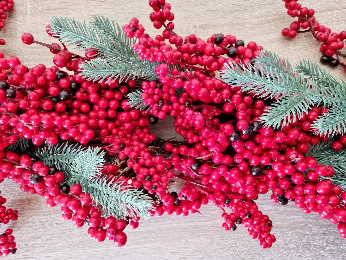 Red berry garland - NEW - Image 3