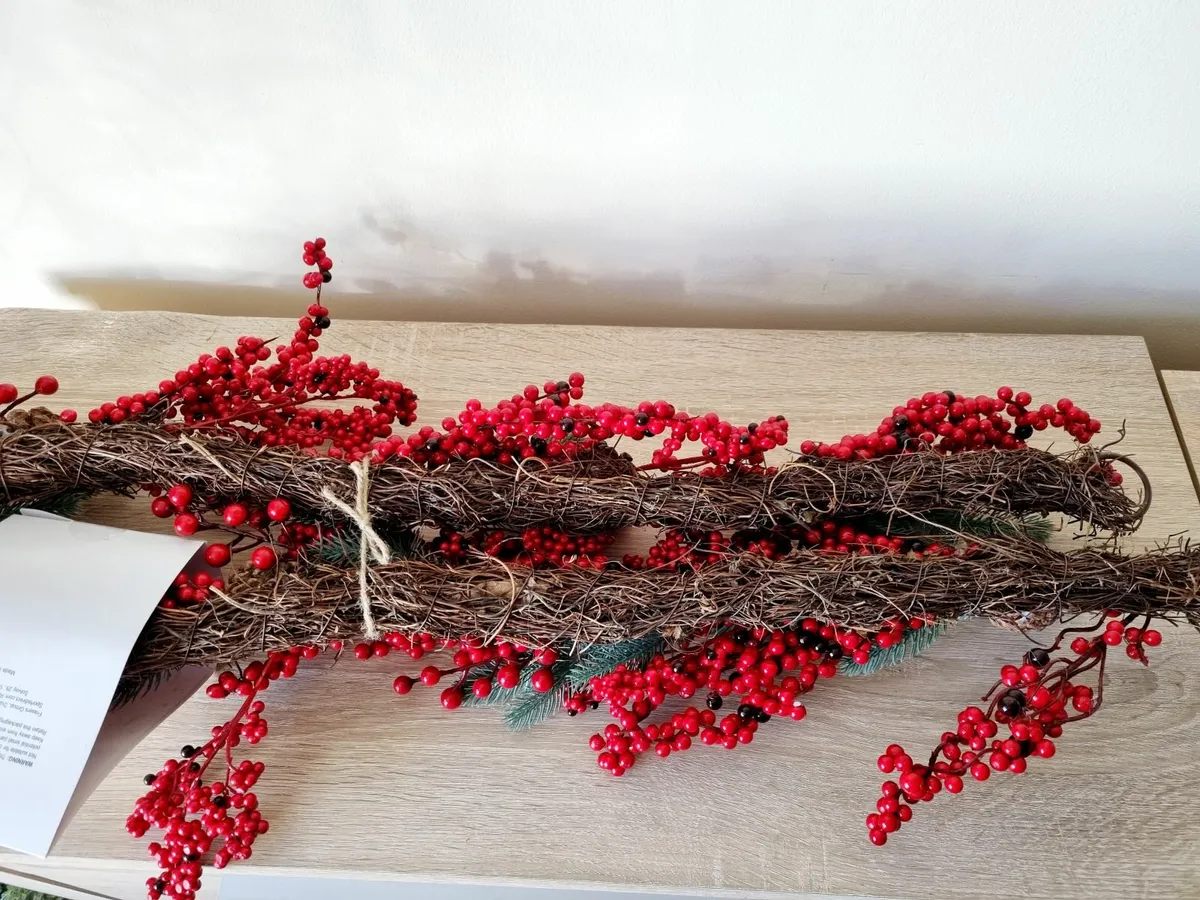 Red berry garland - NEW - Image 4