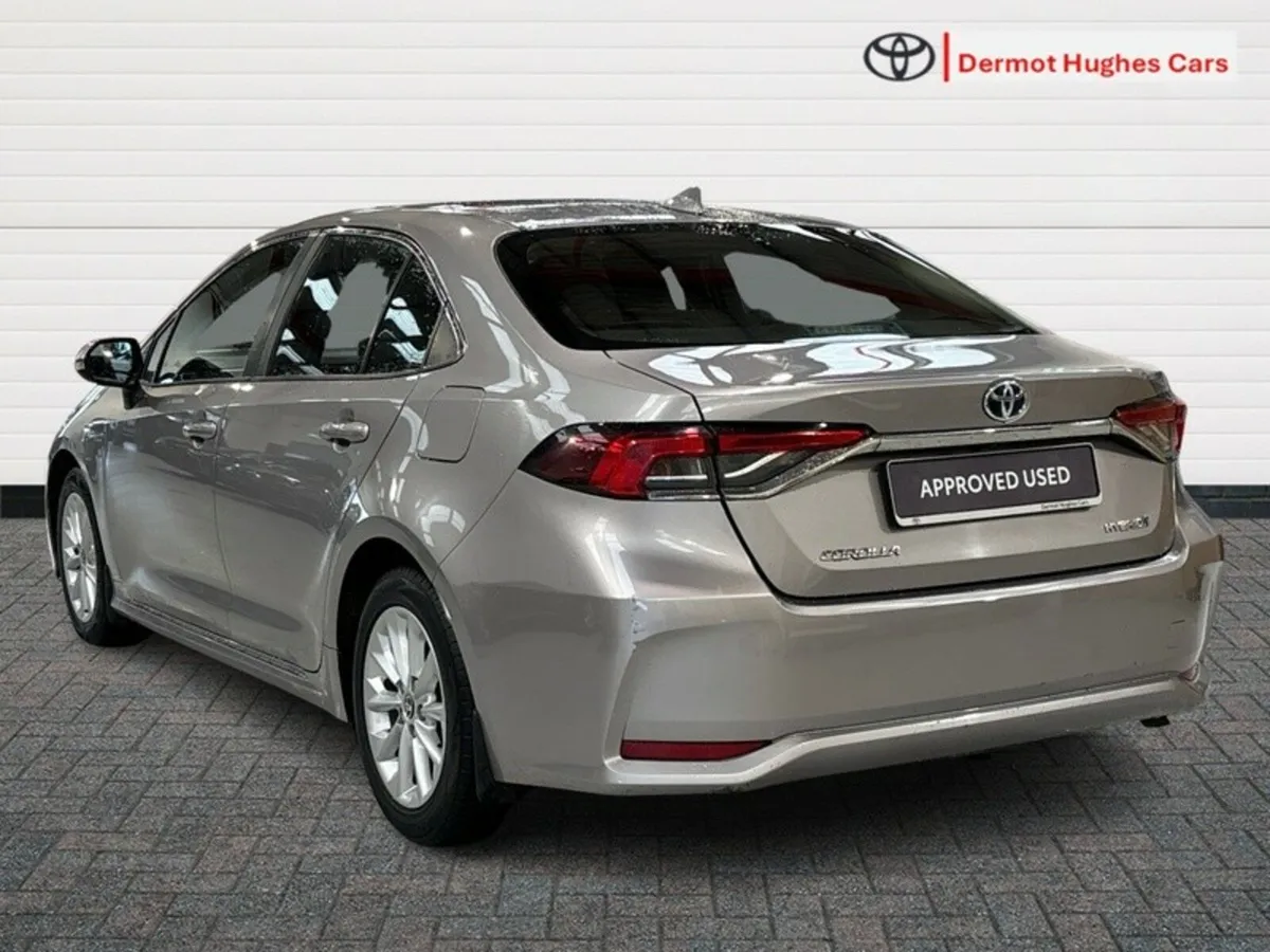 Toyota Corolla 1.8 HYBRID LUNA SALOON AUTO - Image 2