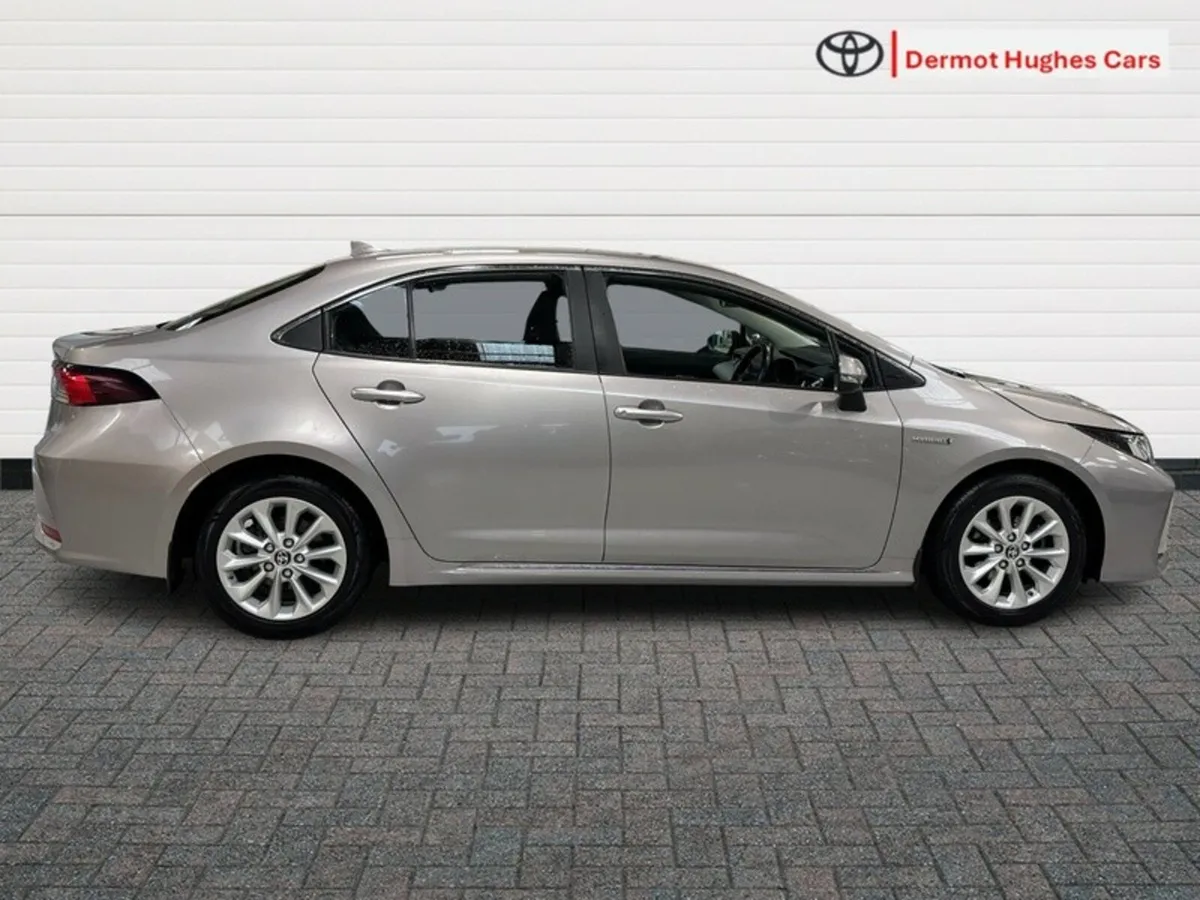 Toyota Corolla 1.8 HYBRID LUNA SALOON AUTO - Image 3
