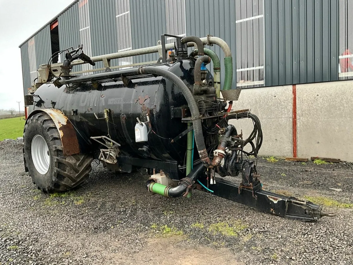 HERRON 3500 GALLON TWIN AXLE SLURRY TANKER - Image 4