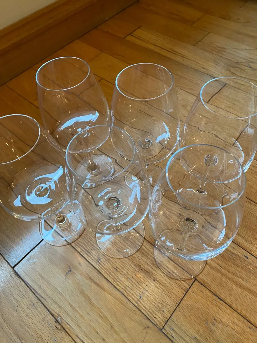 Wine Glasses - 6 Matching in Perfect Condition - Image 1