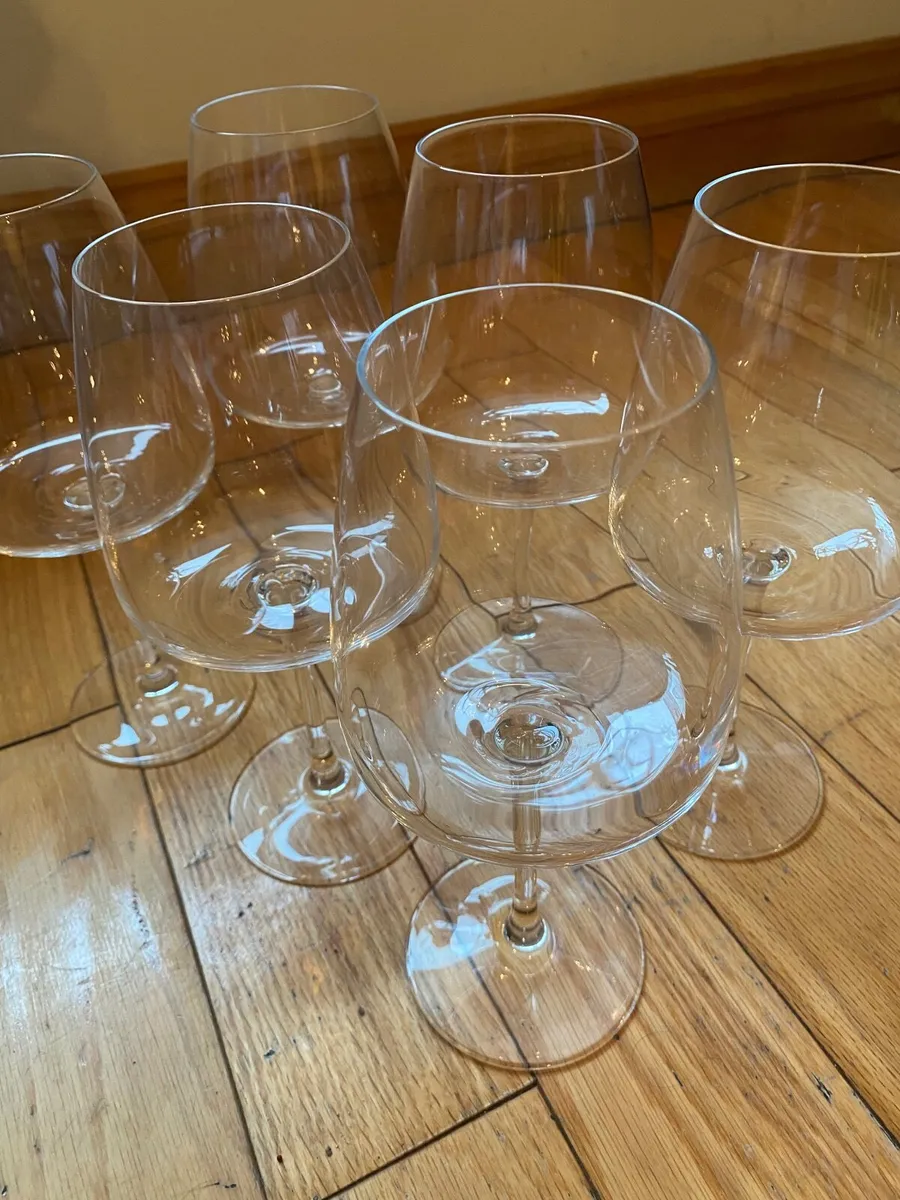 Wine Glasses - 6 Matching in Perfect Condition - Image 2