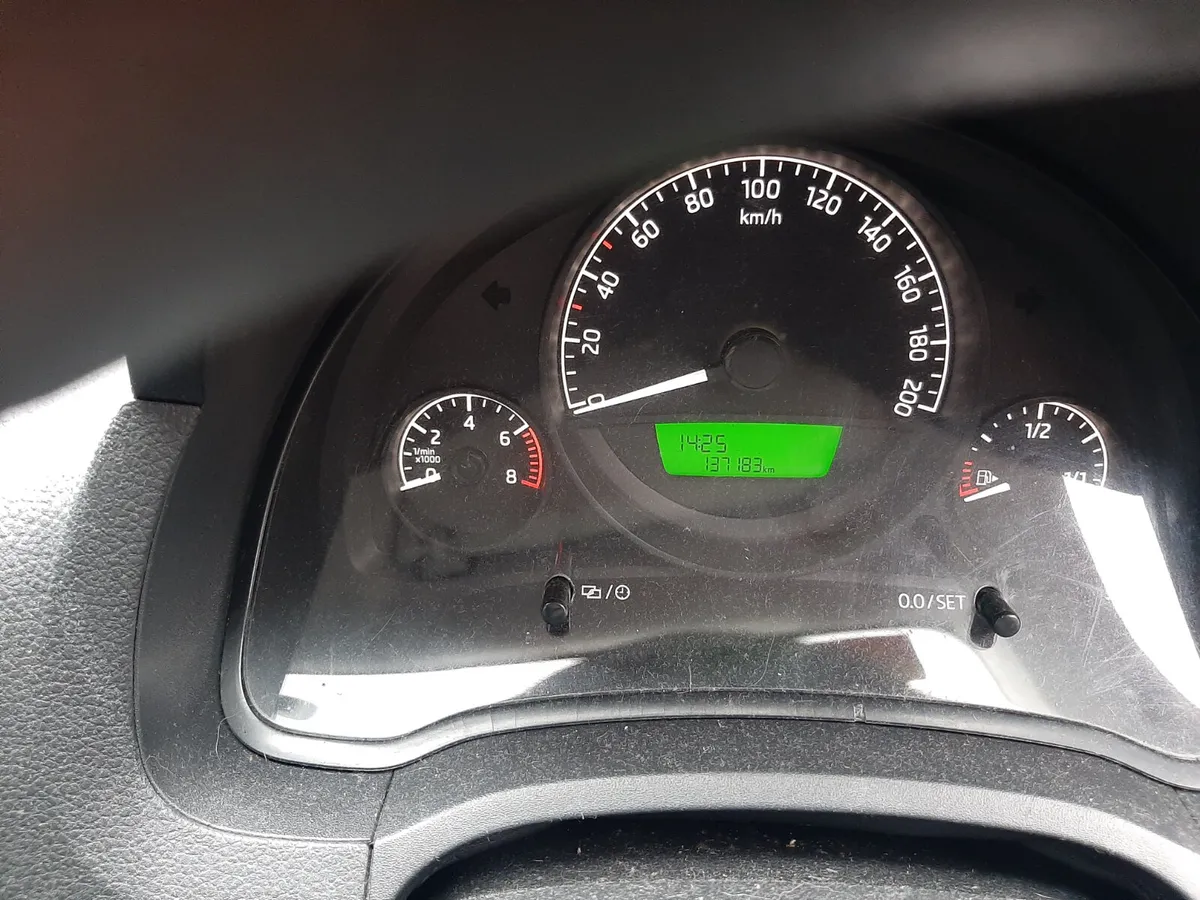 SKODA CITIGO 2014  5 DOOR 1 LITRE LOW KM - Image 4