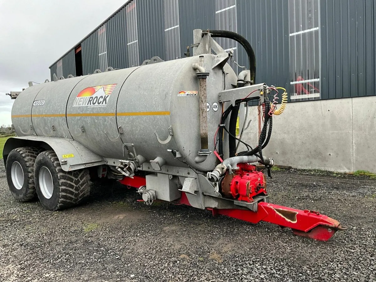 SLURRYKAT 3500 GALLON TWIN AXLE SLURRY TANKER - Image 3