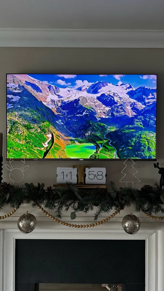 Samsung 4K Quantum Dot UHD TV 49” - Image 1