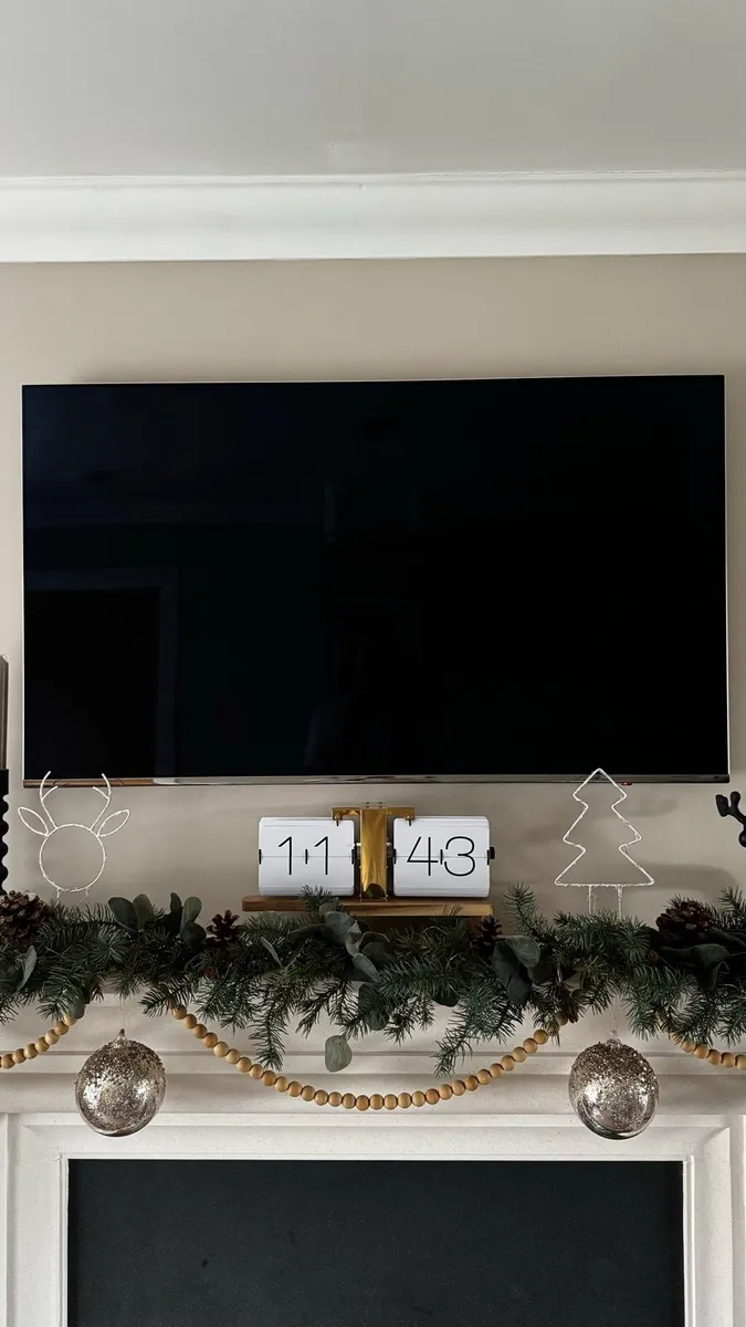 Samsung 4K Quantum Dot UHD TV 49” - Image 2