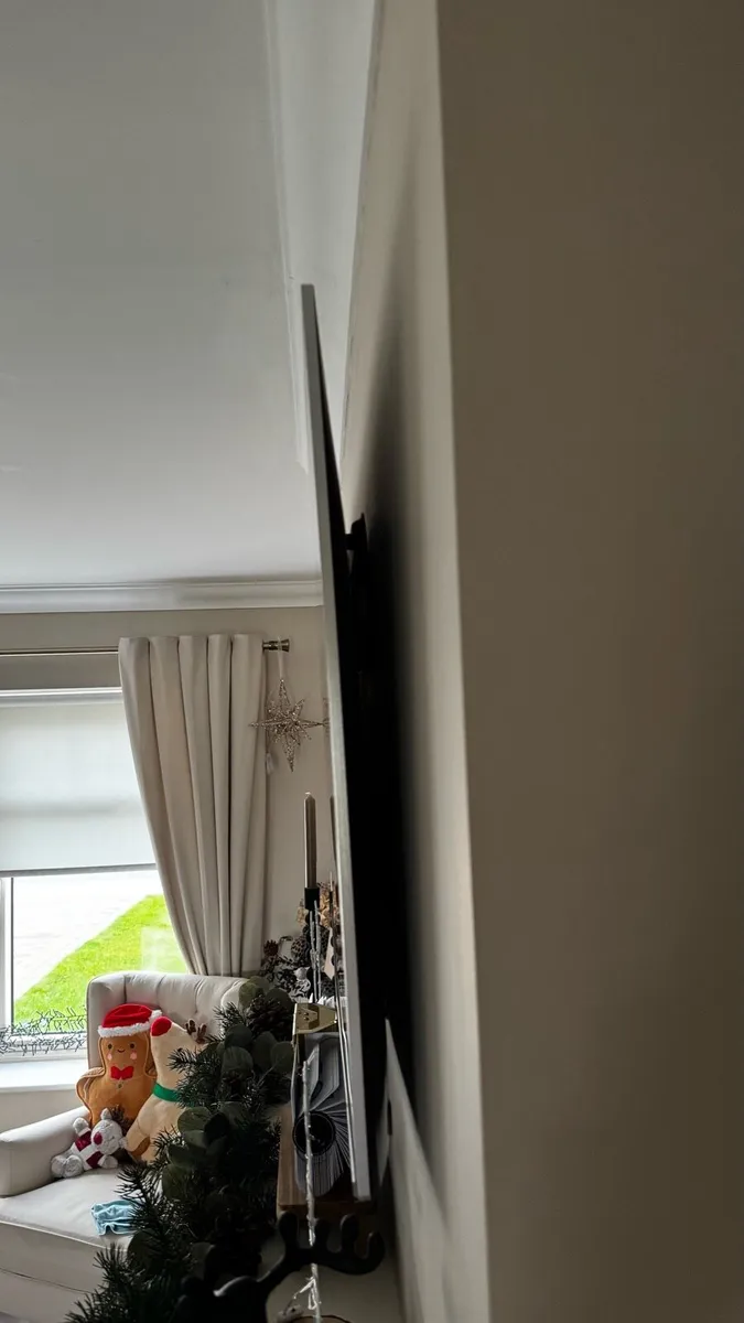 Samsung 4K Quantum Dot UHD TV 49” - Image 3