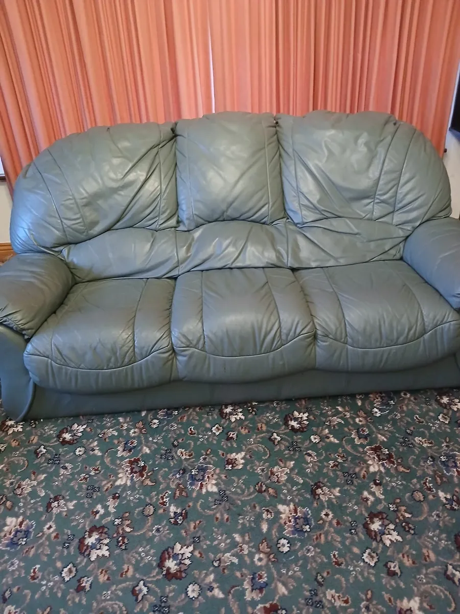 Three seater soft and two armchairs - Image 2