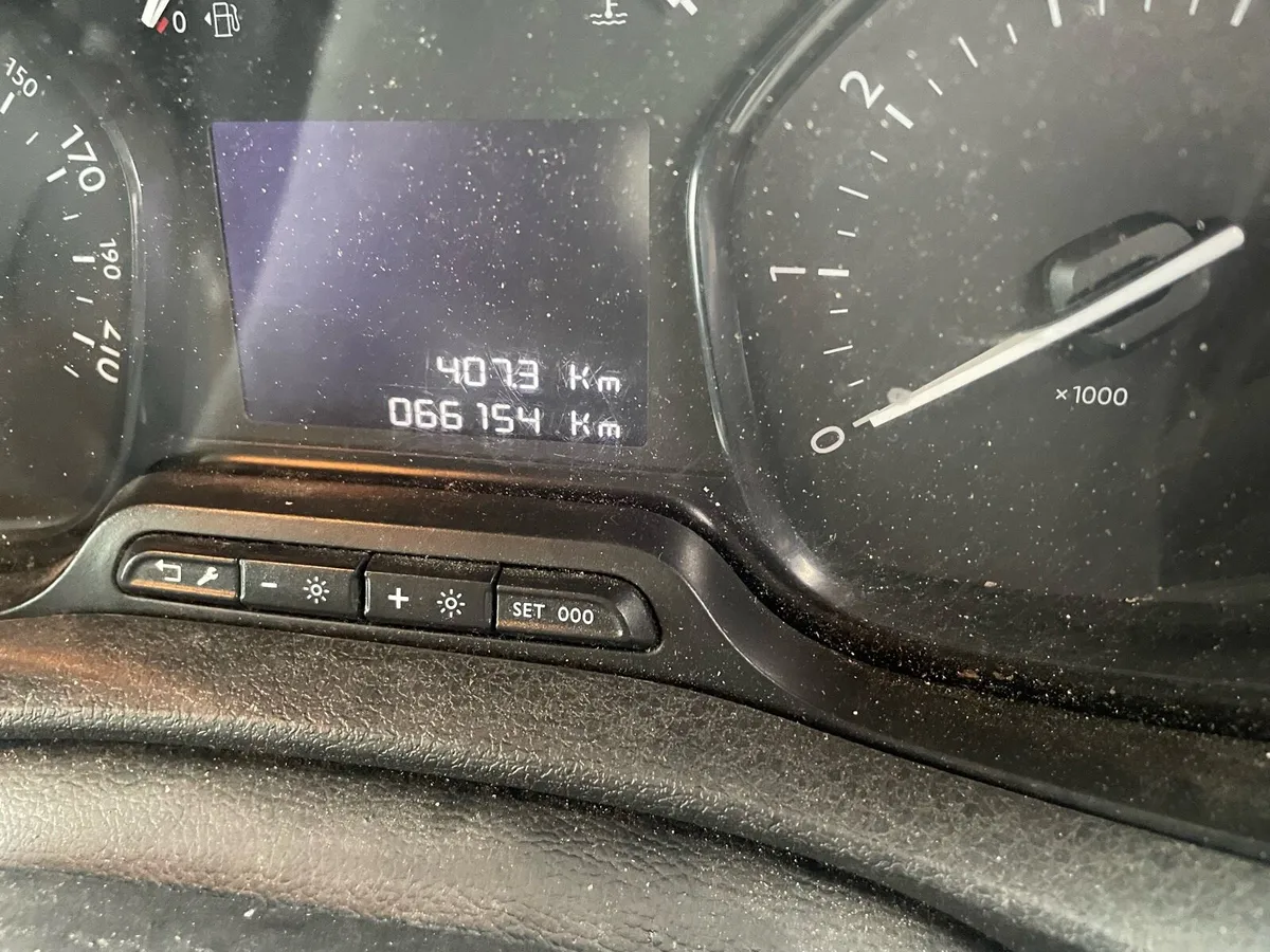 23 Toyota Proace  60km driving - Image 4