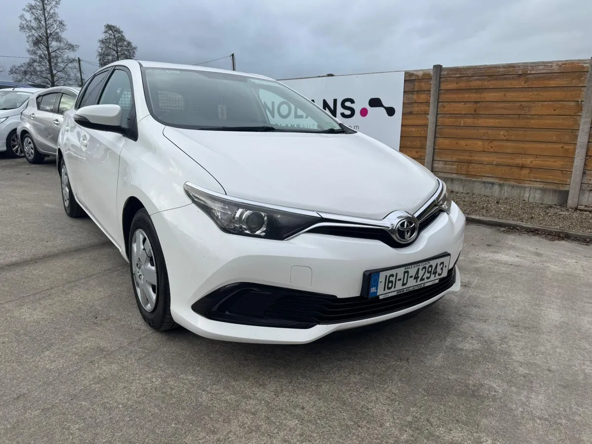 Toyota Auris 2016 1.4 diesel manual - Image 1