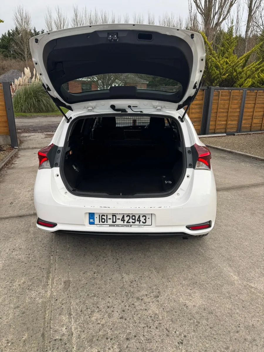 Toyota Auris 2016 1.4 diesel manual - Image 3