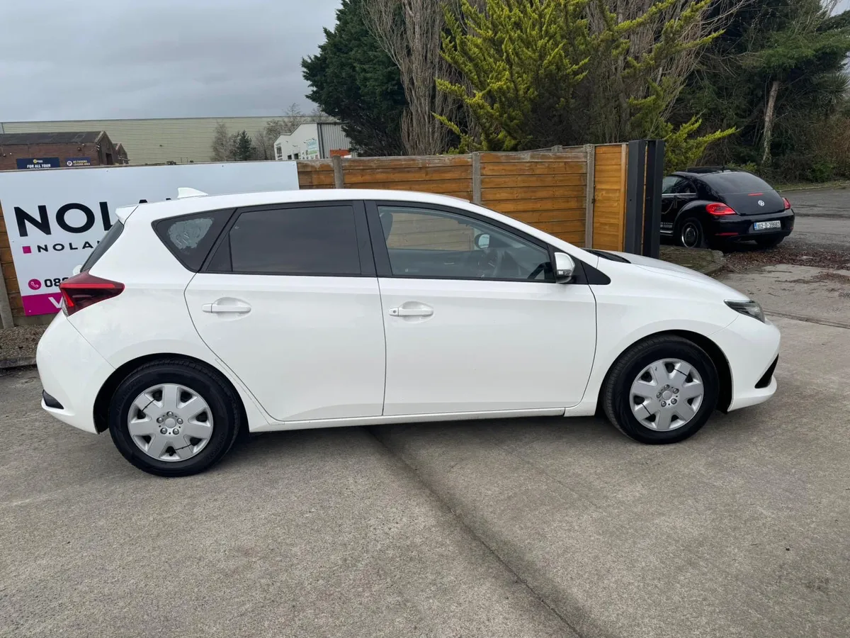 Toyota Auris 2016 1.4 diesel manual - Image 2