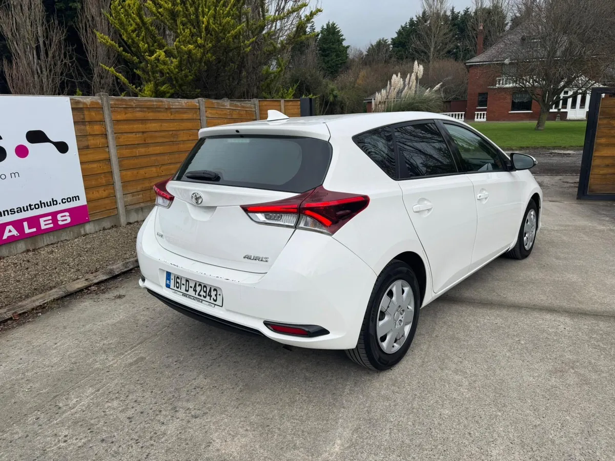 Toyota Auris 2016 1.4 diesel manual - Image 4
