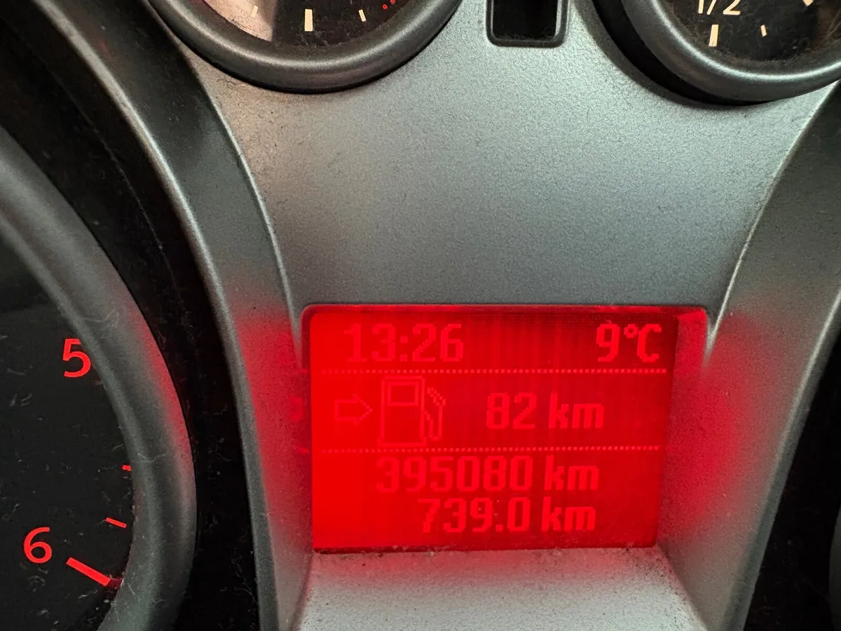 Ford Focus 2009 - Image 2