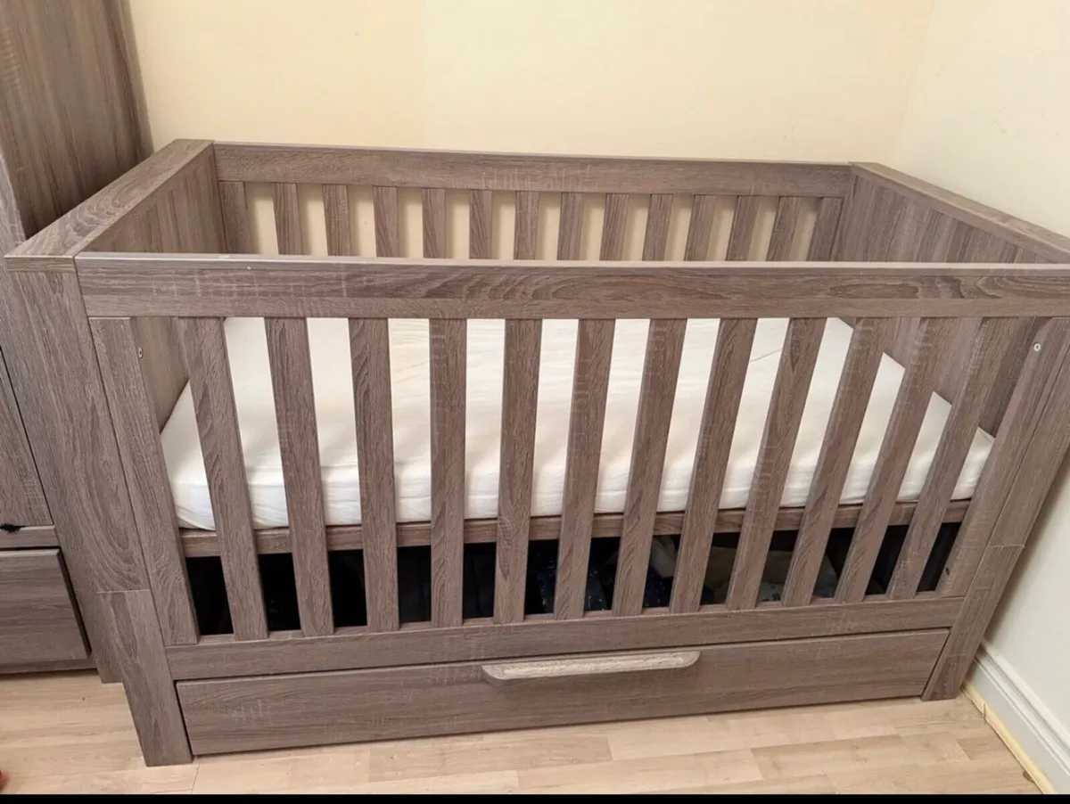 Baby cot bed