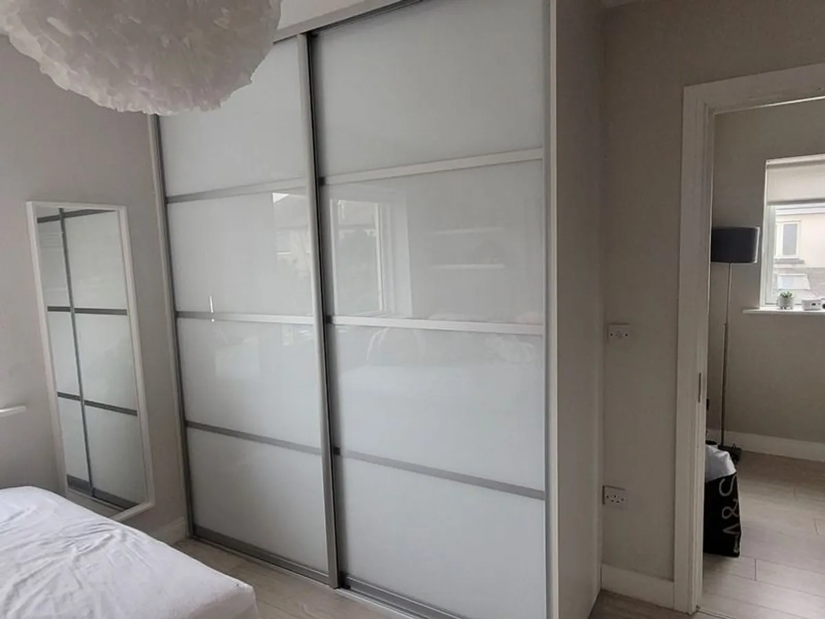 Sliding wardrobe - Image 1