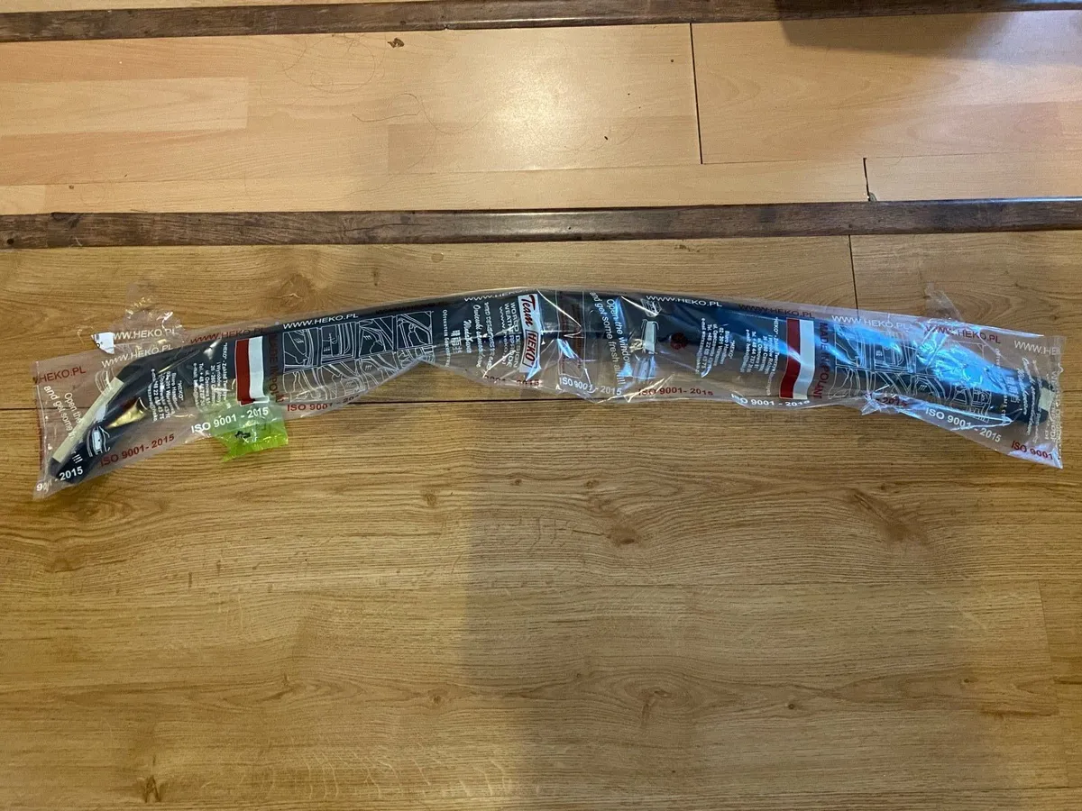 Passenger Wind defector - Image 1