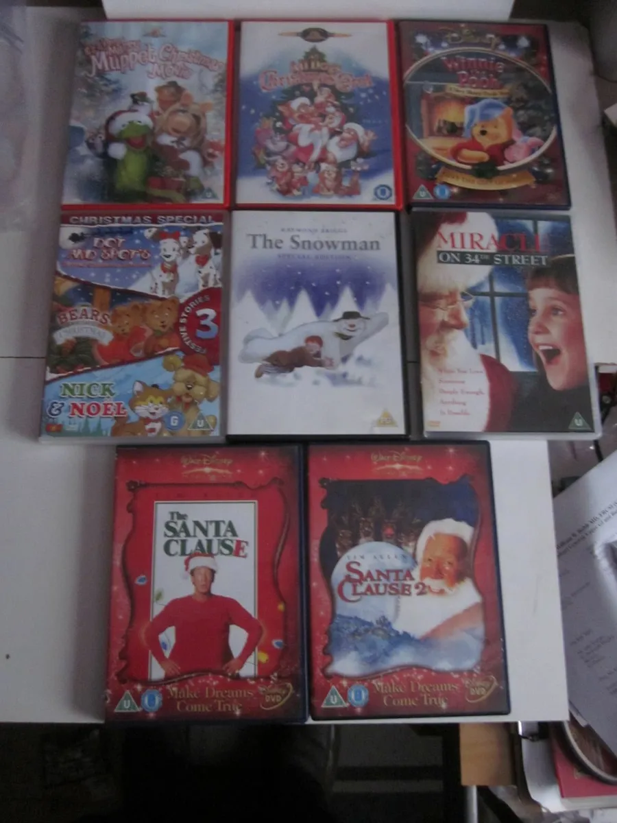 8 Childres Christmas DVD's - Image 1