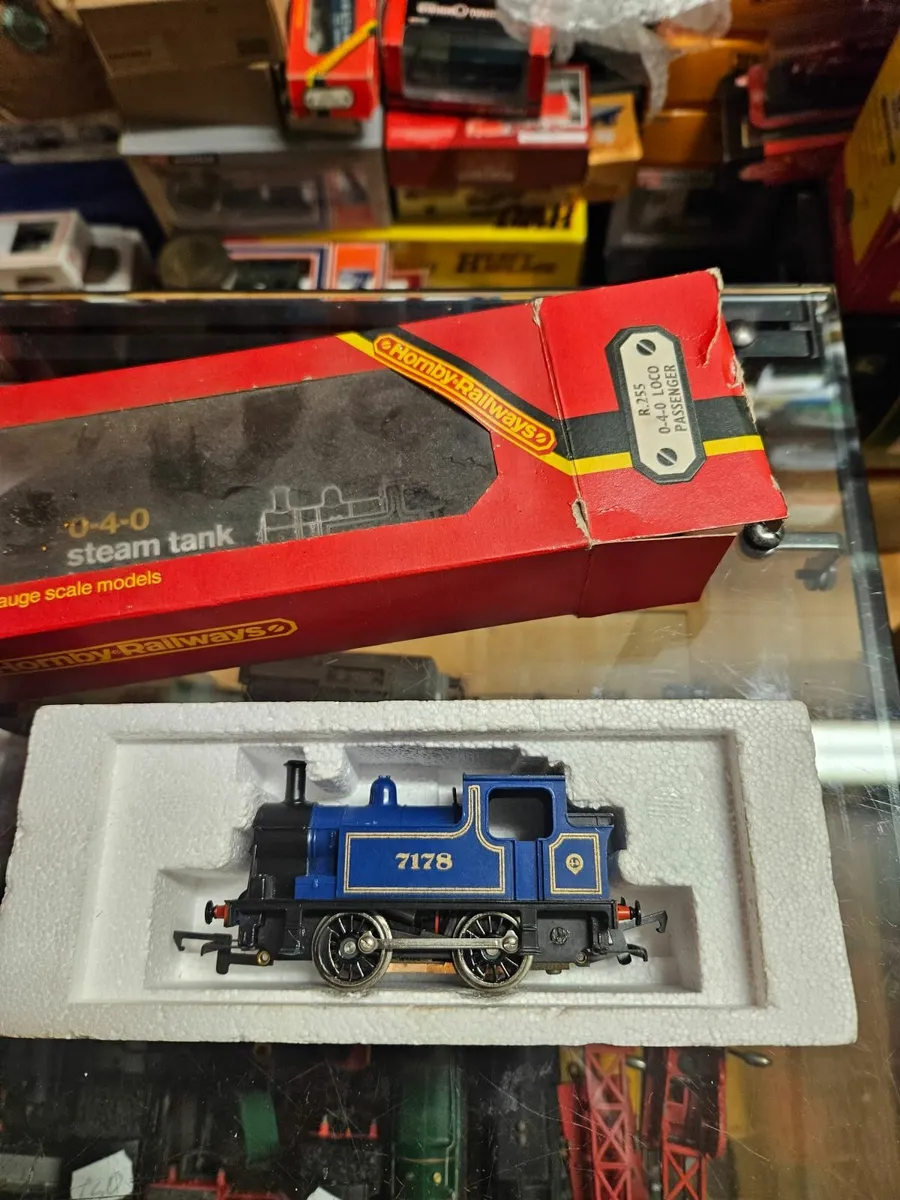 Hornby OO Gauge Tank Engine - Image 2