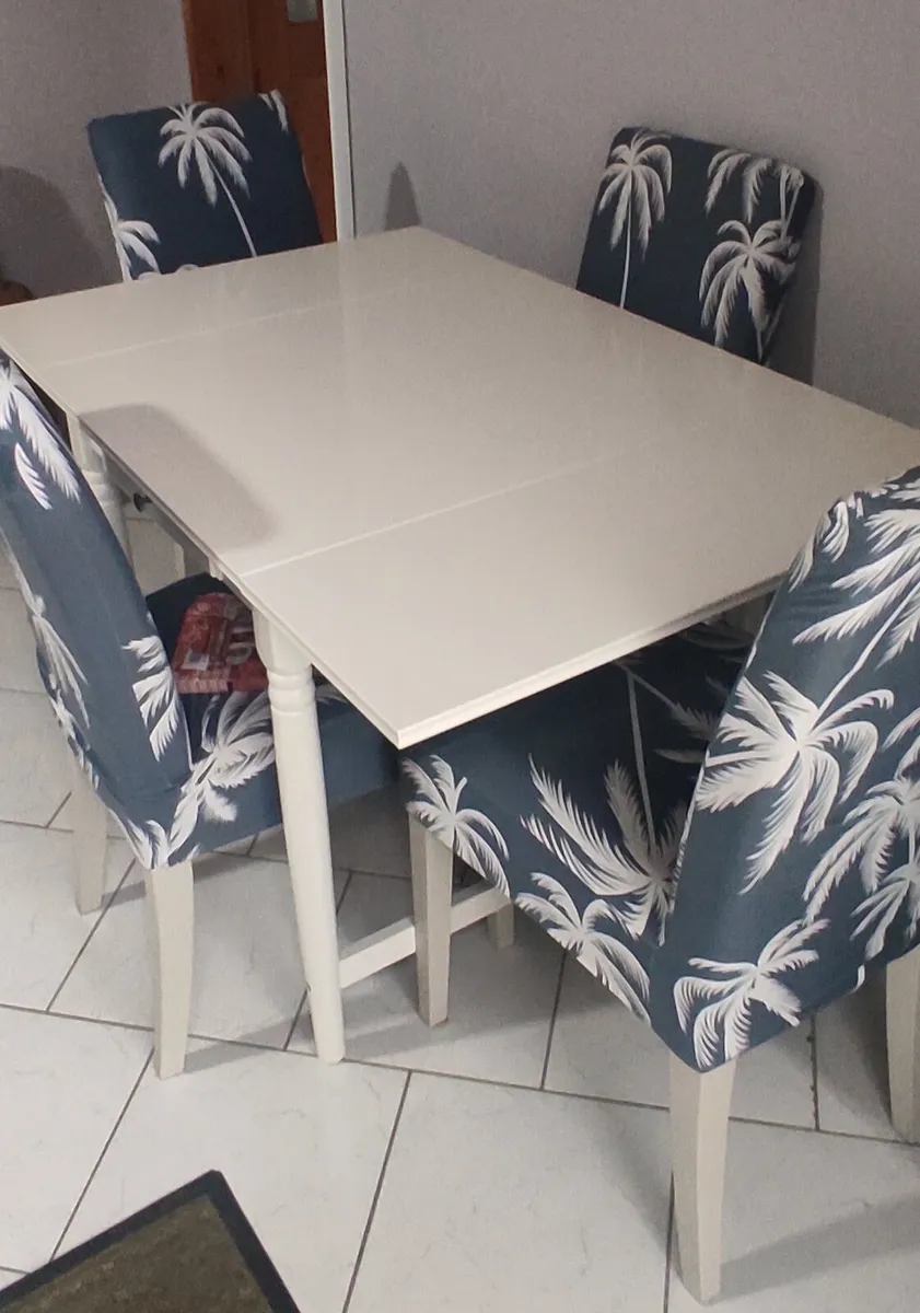 Table + 4 chairs - Image 3