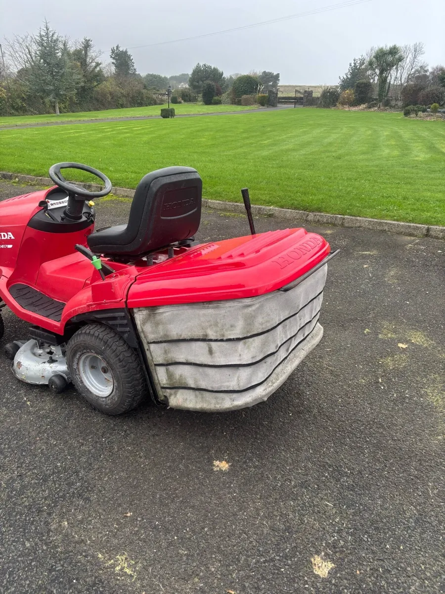 Honda ride on lawnmower - Image 1