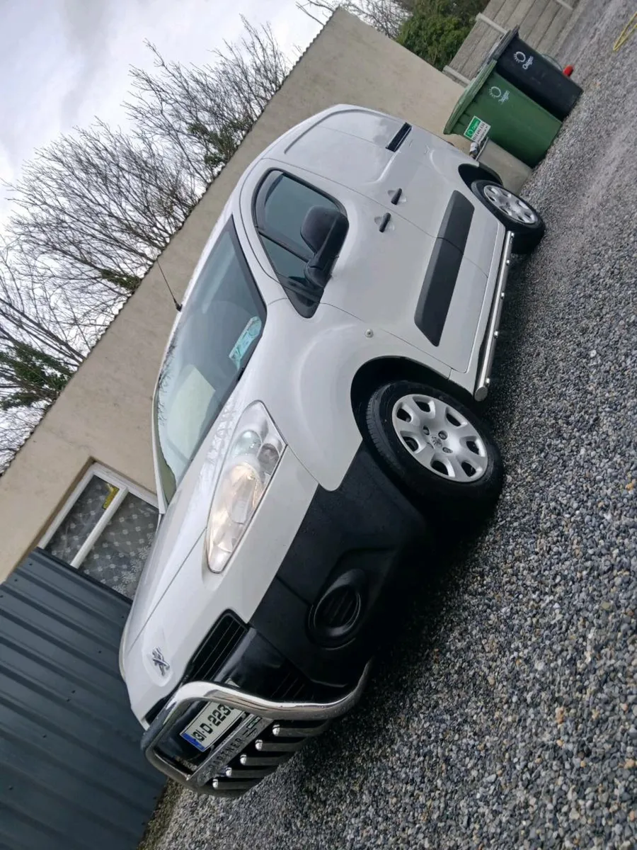 2013 Peugeot partner, Doe 7/26 & Tax 03/26 - Image 2