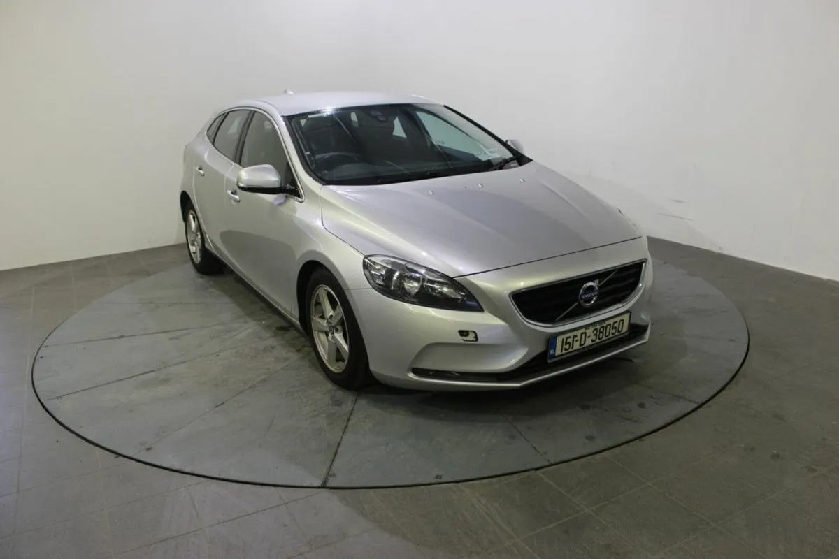 Volvo V40 1.6 D2 (115hp) SE Leather - Image 1