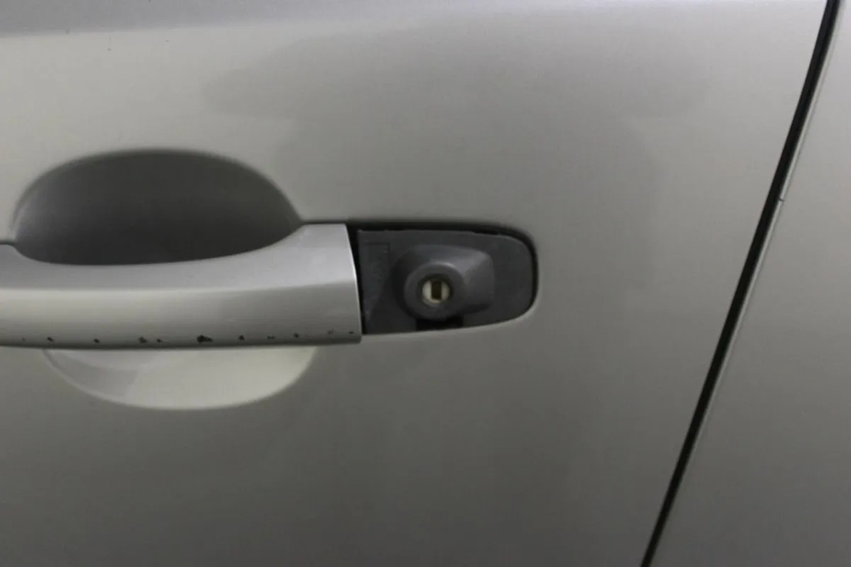 Volvo V40 1.6 D2 (115hp) SE Leather - Image 4