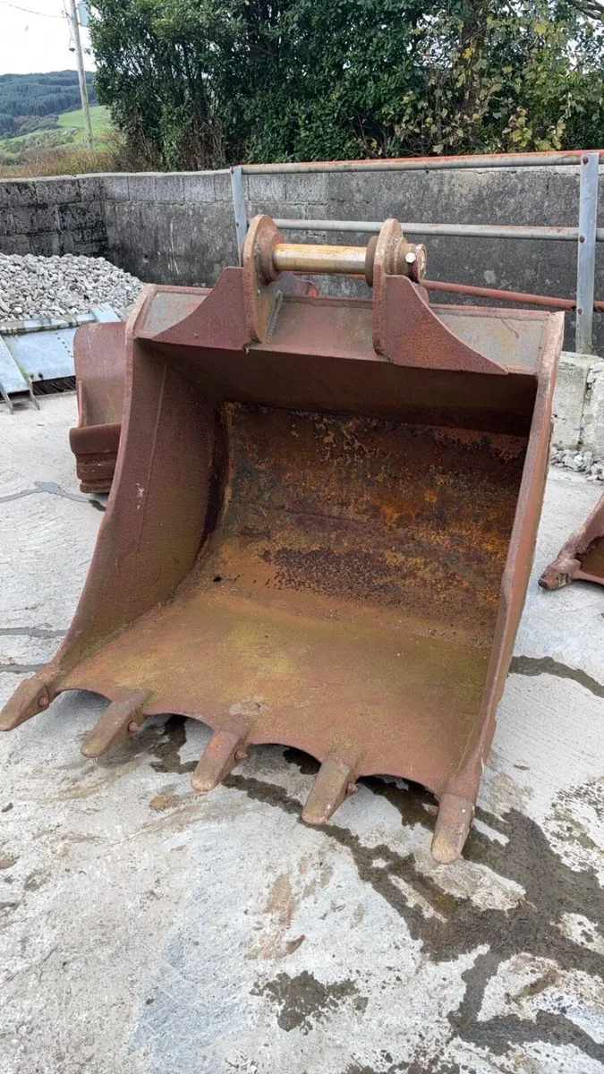 Digger bucket 65 mm pins - Image 1