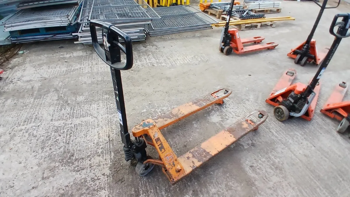 Used Pallet Trucks (ref:PT05) - Image 3